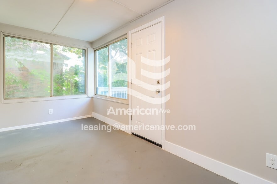 Building Photo - 14350 Rutherford St