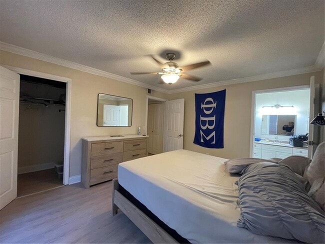 Building Photo - 9481 Highland Oak Dr