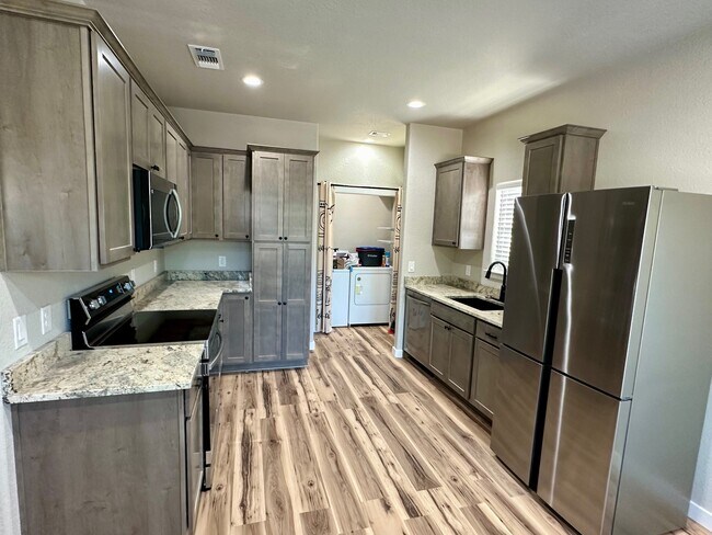 Building Photo - 1518 Sioux Trail