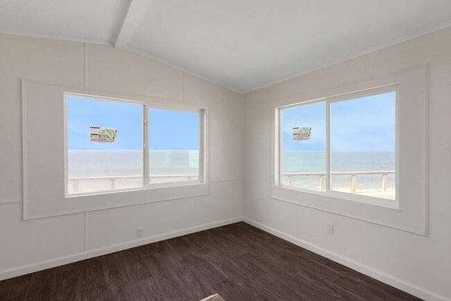 Building Photo - 428 4th Ave