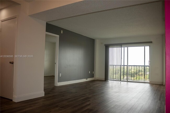 Building Photo - 4164 Inverrary Dr