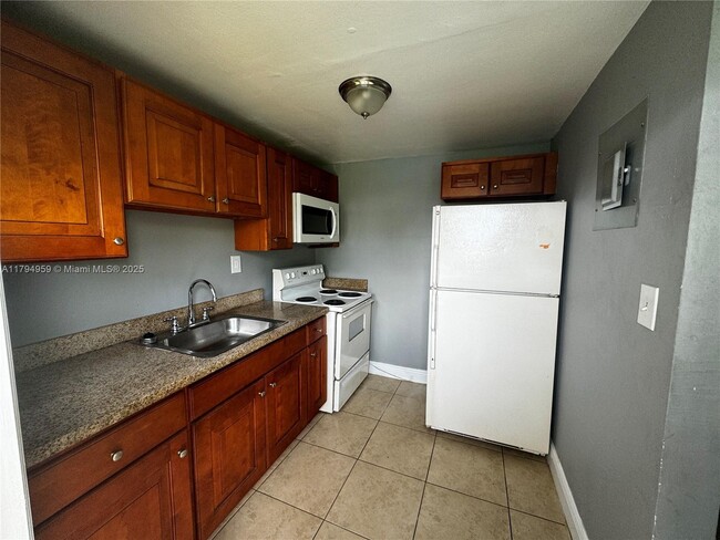 Primary Photo - 4017 SW 24th St