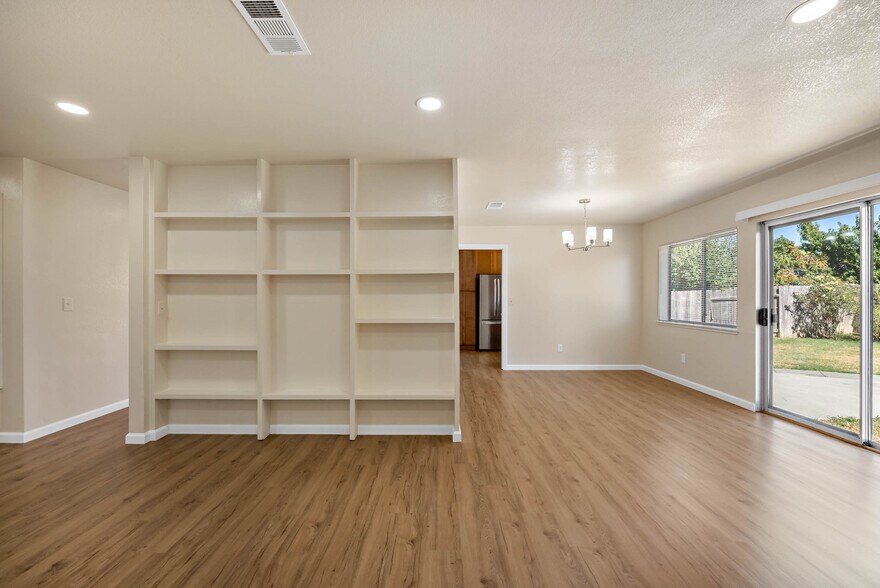 Building Photo - 1401 Prospect Way