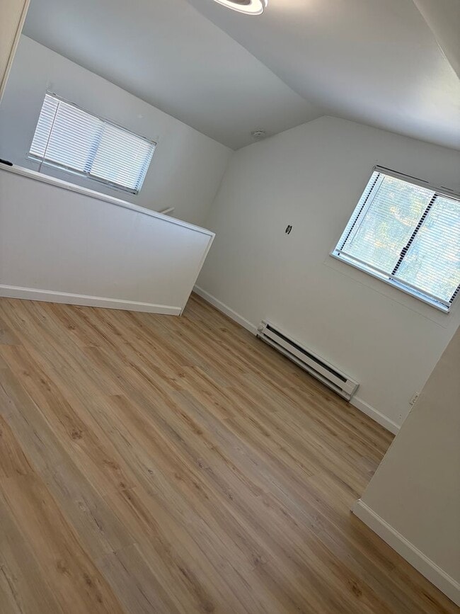 Building Photo - Newly Remodeled One Bedroom Apartment in Newberg