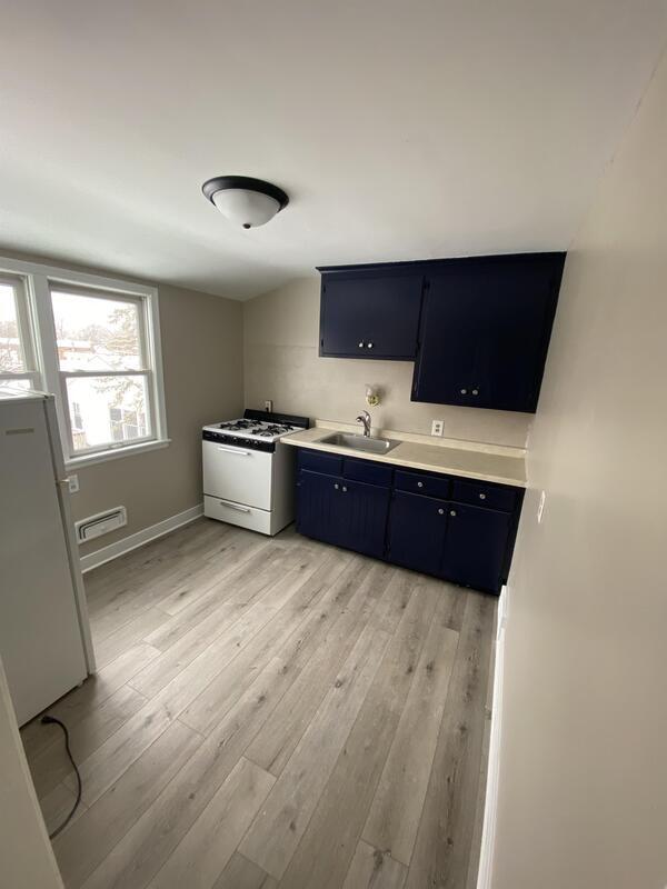 Building Photo - 903 Manomin Ave