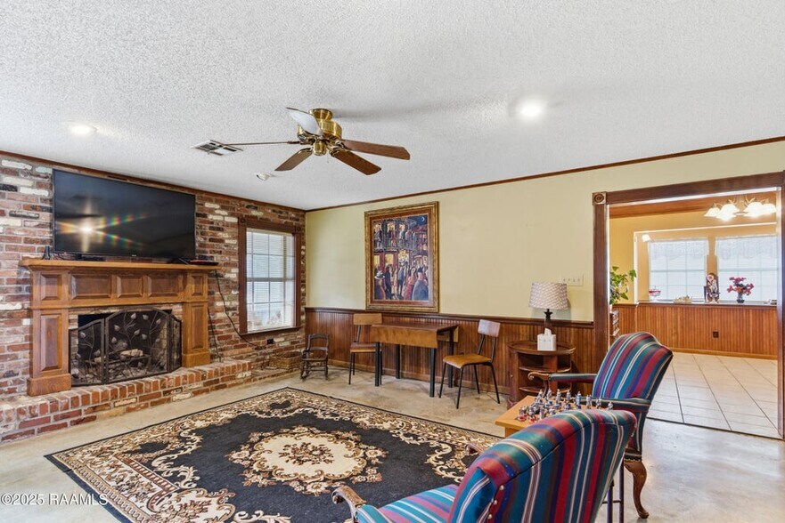 Building Photo - 104 Tallowood Cir