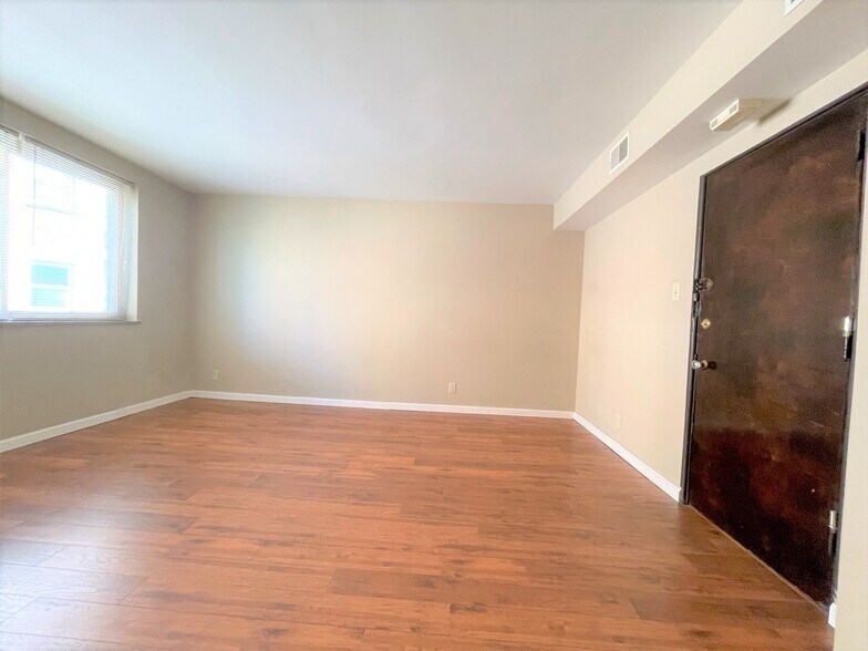 Building Photo - 5712 Phillips Ave