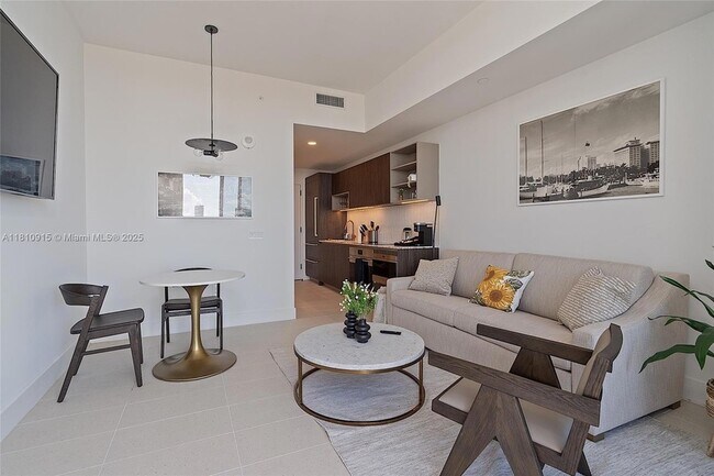 Building Photo - 601 NE 1st Ave