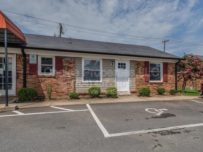 Building Photo - 5804 Cedars E Ct