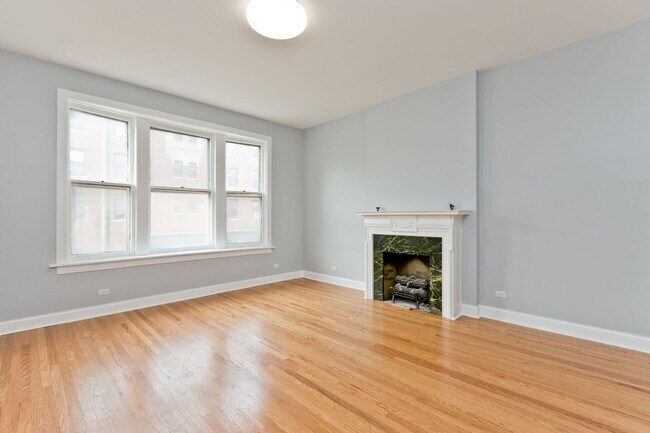Building Photo - 3324 W Diversey Ave