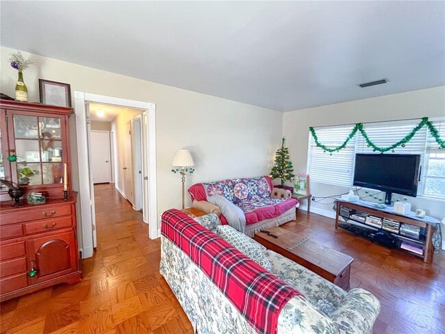 Building Photo - 4018 NW 10th Ave