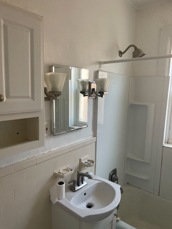 Building Photo - 7555 Byron Pl