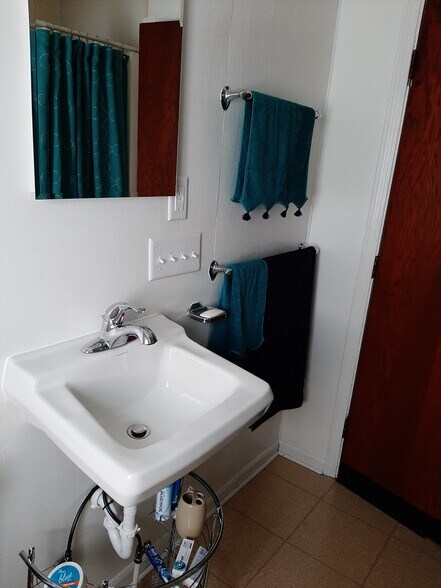 Bathroom - 1314 17th Ave