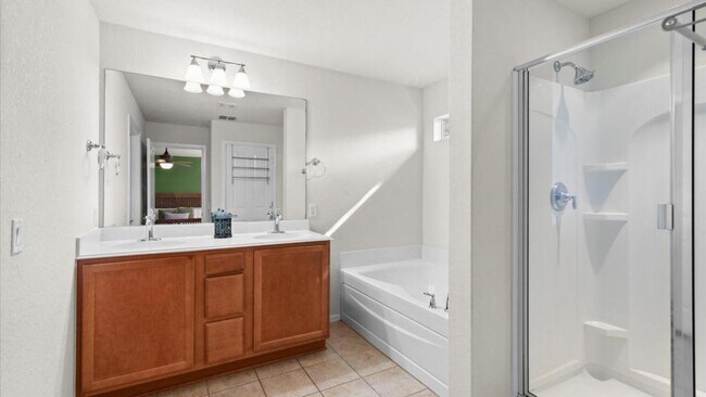 Building Photo - 600 Planters Pass