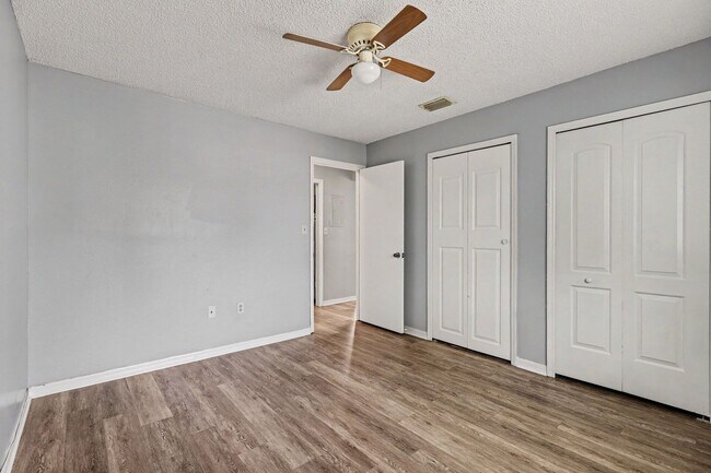 Building Photo - 2280-2286 Fox Hollow Dr.