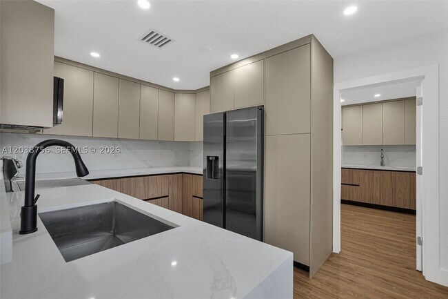 Building Photo - 8201 SW 42nd St
