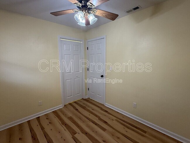 Building Photo - 808 Maumee Dr