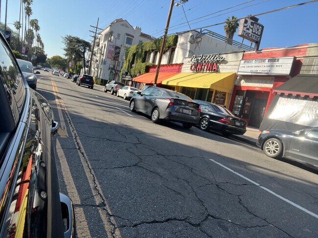 Building Photo - 6121 Glen Holly St