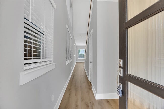 Building Photo - 10919 Brambling Wood Dr