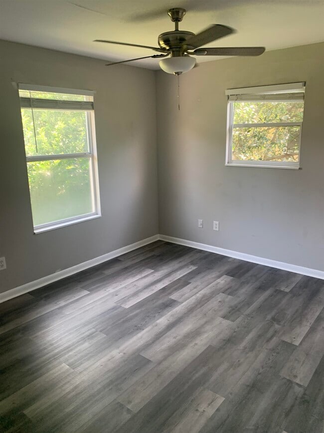 Building Photo - 207 State Rd 207