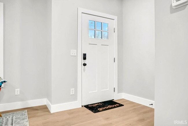 Building Photo - 1112 N Woodburn Ave