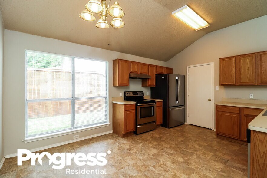 Building Photo - 10662 Flamewood Dr