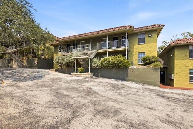 Building Photo - 2302 East Side Dr