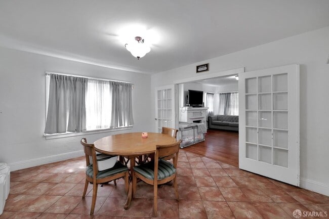 Building Photo - 609 S Delaware St