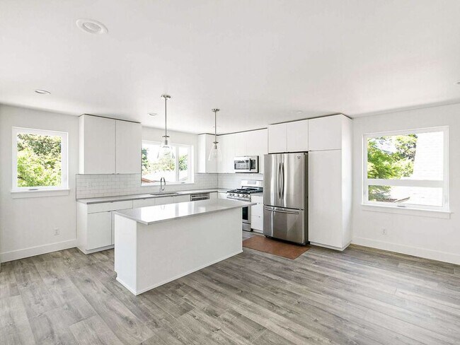 Building Photo - 3654 SE 67th Ave