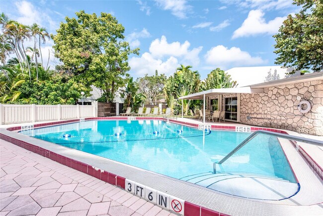 Building Photo - 1831 NE 38th St