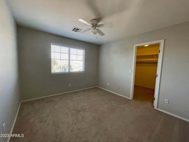Building Photo - 3517 E Crescent Way