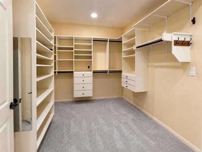 Building Photo - 206 Varco Dr