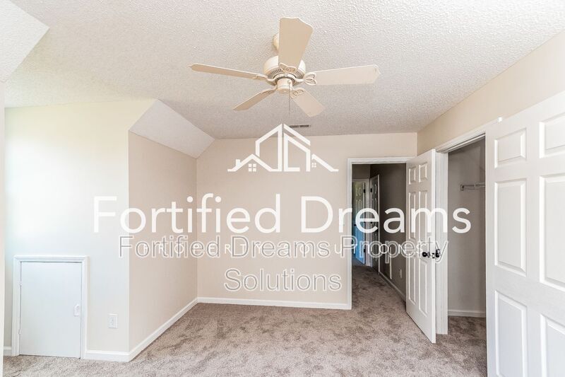 Building Photo - 814 N Greenbriar St