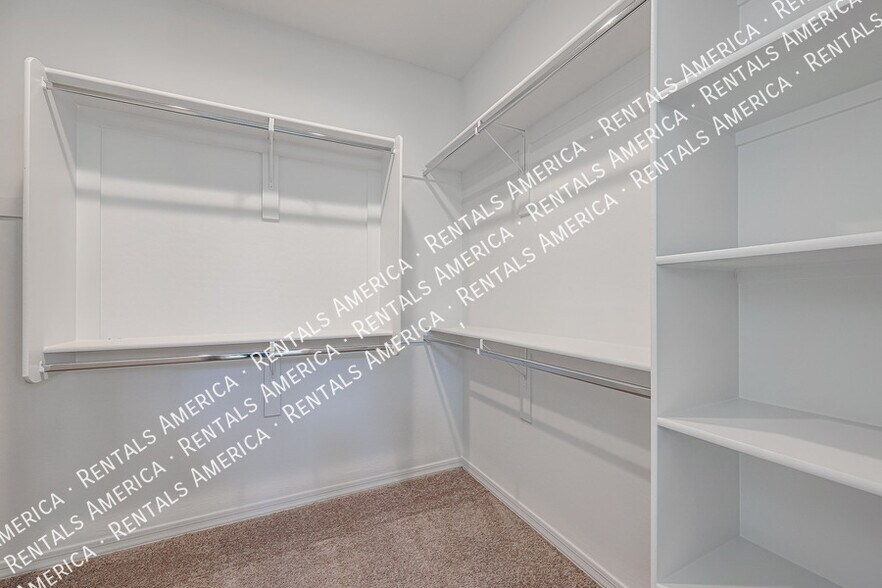 Building Photo - 3725 E Turley St