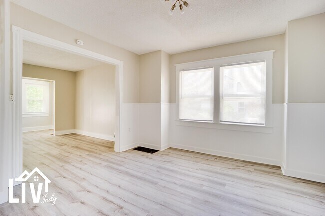 Building Photo - 1037 N Temple Ave