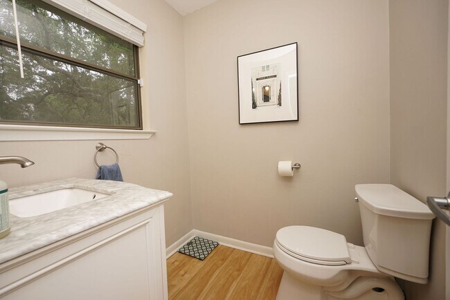Building Photo - Updated 4 bedroom home in Bluewater Bay!