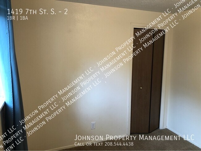 Building Photo - Downtown Nampa duplex unit with private ya...