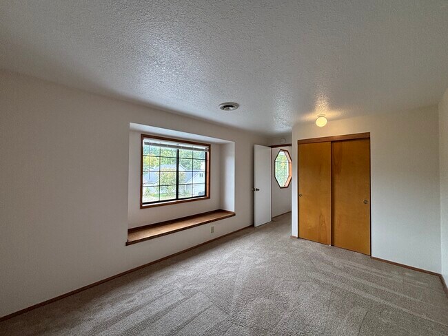 Building Photo - 7050 SW 174th Ave
