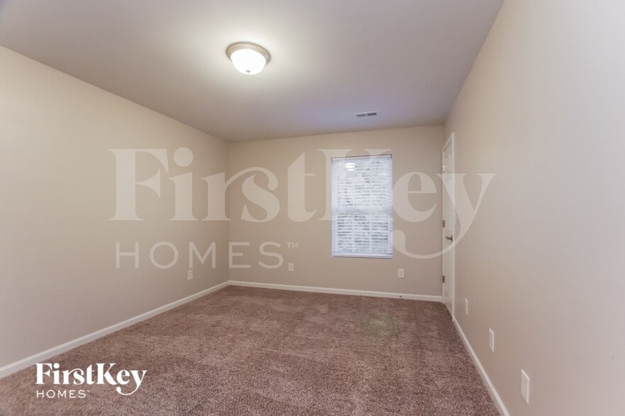 Building Photo - 2336 Equestrian Dr