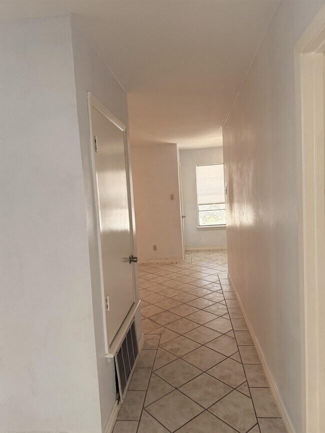 Building Photo - 5302 Springfield Ave