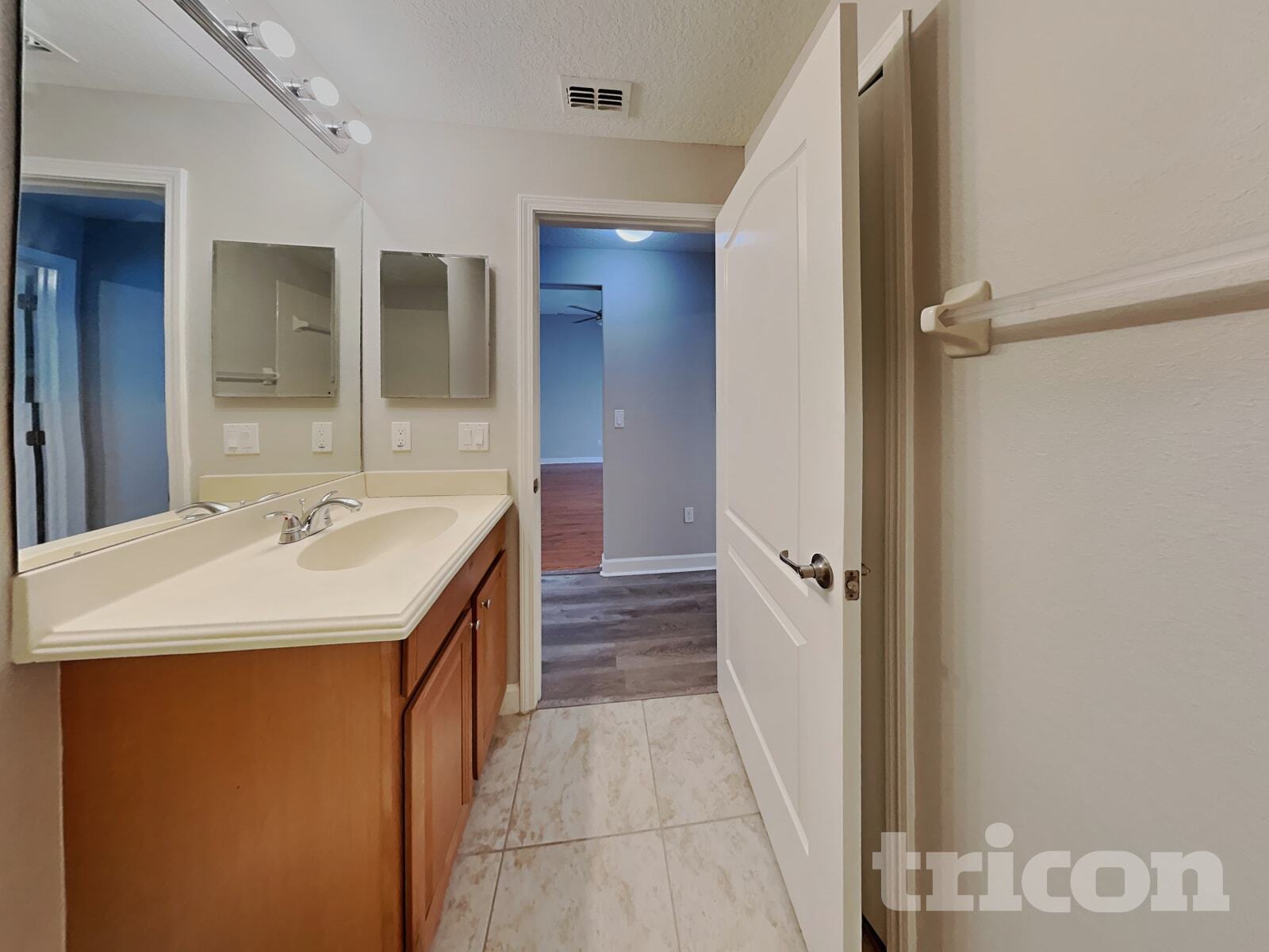 Building Photo - 13806 Newport Shores Dr