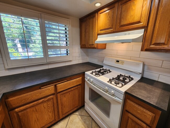 Building Photo - 1502 Rock Glen Ave