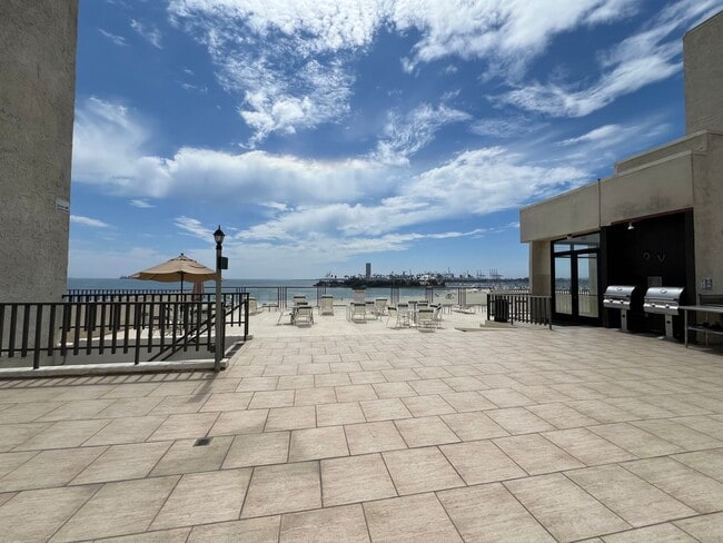 Building Photo - Oceanfront Top-Floor Condo – 1 Bed, 1 Bath...