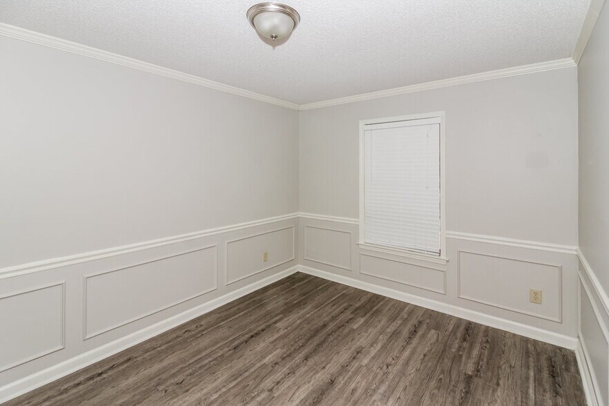 Building Photo - 4580 Blandford Dr