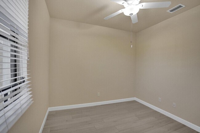 Building Photo - Gorgeous Townhome in Parkland