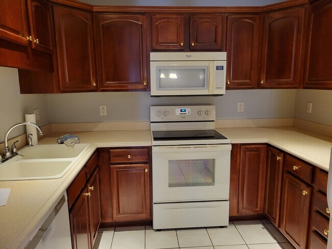 Building Photo - 109 Golf Club Ln