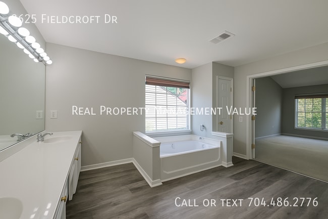 Building Photo - 8625 Fieldcroft Dr