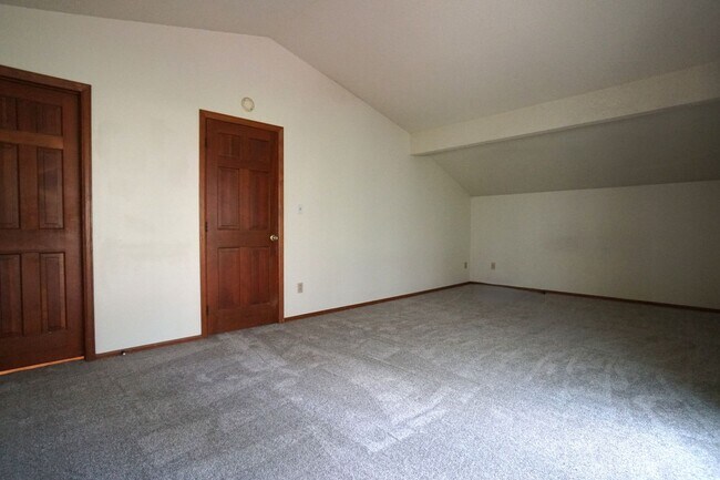 Building Photo - 1155 Popes Valley Dr