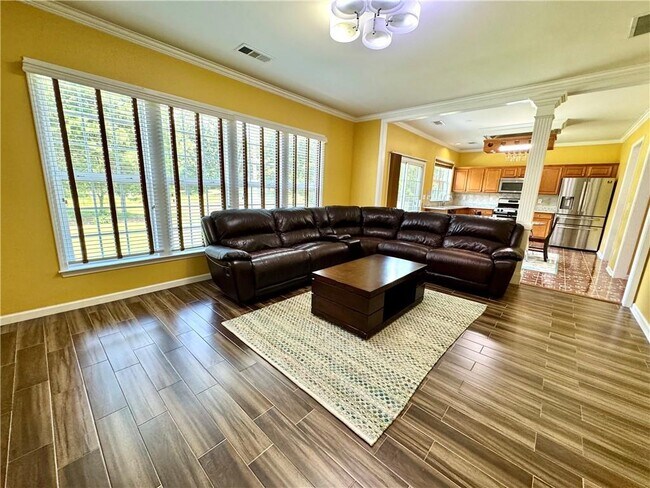 Building Photo - 8965 Friarbridge Dr