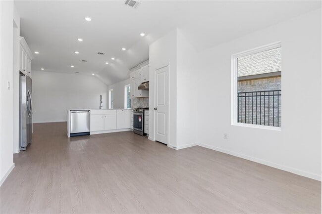 Building Photo - 27531 Sunterra Village Dr